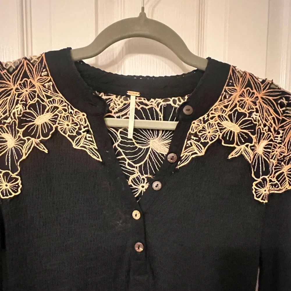 Free People Easy Breezy Floral Embroidered Boho Henley Blk/peach XS